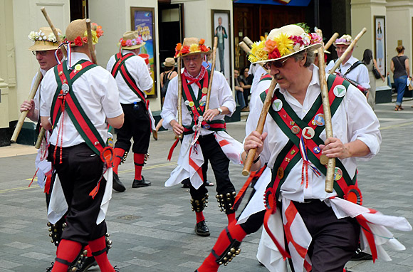 st-george-morris-dancers-london-03.jpg