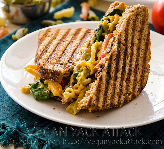 Mac-and-cheese-blt_resized.jpg